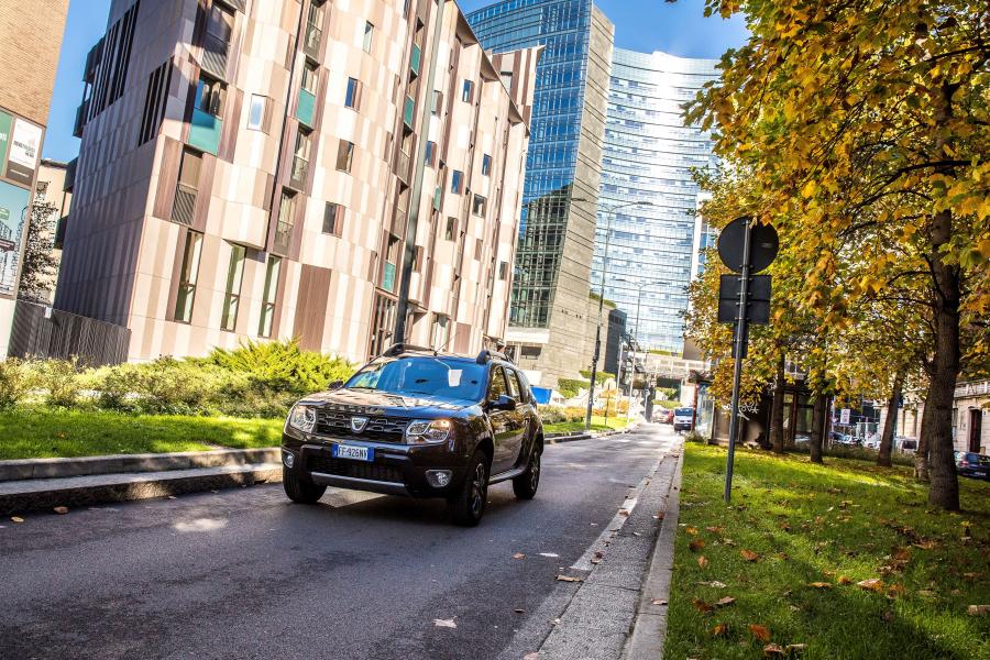  Dacia Duster Black Shadow 2016 года  (фото 18 из 28)